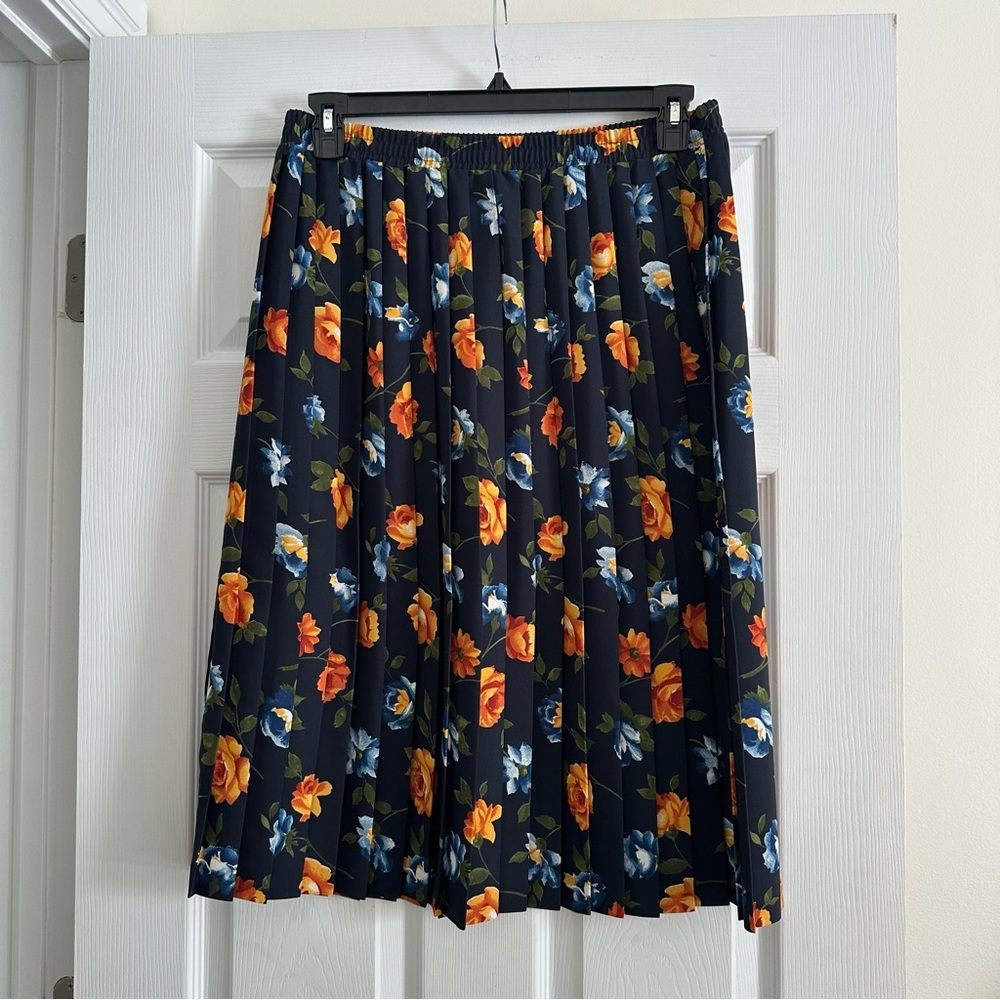 Size L Vintage Carroll Reed Women’s Navy Floral Pleated Midi Skirt - Picture 3 of 6